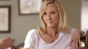 A waifish blonde, anne heche (pronounced 'haytch') was still relatively unknown when she made headlines in april 1997 disclosing her relationship with comedienne ellen degeneres. Anne Heche Un Projet De Comedie Pour L Actrice De Hung Premiere Fr