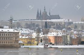 Praga con un esplendor arquitectónico que maravilla. El Castillo De Praga En Invierno En Praga Republica Checa Fotos Retratos Imagenes Y Fotografia De Archivo Libres De Derecho Image 25578809