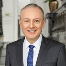 Michael Eckes auf LinkedIn: Prügelstrafe? Ja, bitte! Gerne beschweren wir  uns über die Gen Z…