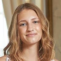 Anne Poulos's Instagram, Twitter & Facebook