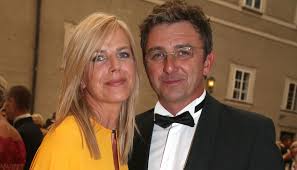 He has been married to susanne kemmler since june 2008. Der Bergdoktor Privat Hans Sigl Zum Tv Comeback News At
