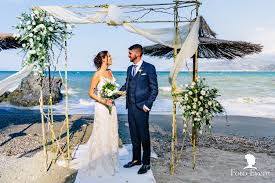 Dalla scelta della location ideale all'abbigliamento, dal colore giusto al giusto tableau matrimonio tema mare. Matrimonio Sulla Spiaggia A Capo D Orlando Foto Event Studio Destination Weddings