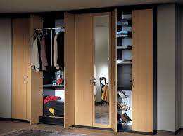 La profondità dei ripiani interni al mobile con ante scorrevoli è minore di circa 8/10 cm (ingombro dello schienale e delle ante scorrevoli) rispetto alla profondità impostata. Armadio Faggio Benigni Mobili