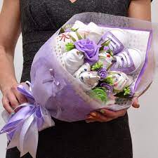 Un Incroyable Cadeau De Shower De Bebe Tous Les Composants Du Bouquet Vous Pouvez Voir Sur La Baby Shower Baskets Diy Baby Shower Gifts Baby Boy Gift Baskets
