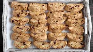 Cantucci nocciole e gocce di cioccolato. Cantucci Morbidi Cioccolato E Mandorle Golosi E Facili Da Preparare