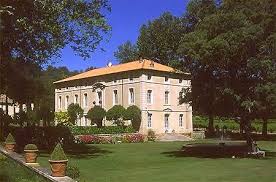Outside Of Carpentras Looks Like Exquisite Interiors And Is Nicely Located Near Vineyards Problem With Evening Transporta Castle Provence Vacation Provence