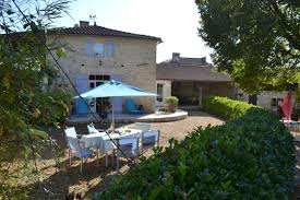 Location De Vacances En 2020 Gite De France Idees De Patio Location Gite