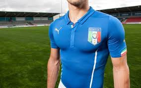 Voir plus d'idées sur le thème maillot de football, maillot de foot, maillot. Un Nouveau Maillot Elegant Pour L Italie Maillots Football Com
