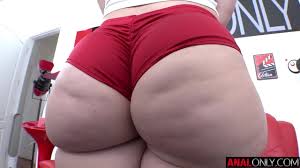 Big booty brunette has her asshole drilled and filled - XNXX.COM