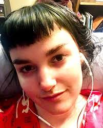 Holly Faris's Instagram, Twitter & Facebook