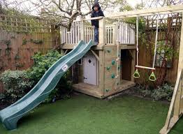 Bildergebnis Fur Schmale Gartengestaltung Kinder Klettergerust Beste Garten Dekoration Gartenspielhaus Schmaler Garten Kinder Baumhaus