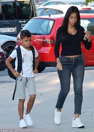 Rodriguez is the daughter of jorge rodriguez and ana maria hernandez. Georgina Rodriguez Shows Off Baby Bump In Madrid Daily Mail Online