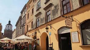 Warto również wejść na górę trzech krzyży, z której rozpościera się panorama miasteczka i doliny wisły. Rynek W Lublinie Polskieszlaki Pl