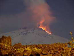 We are actively fighting fires in the backyards of homes on a number of streets in upper glenrosa and will continue to do that for the rest of the day, explains west kelowna fire chief jason brolund. Mount Etna By Giuseppe Pappa Cascadas Naturaleza Plantas Silvestres