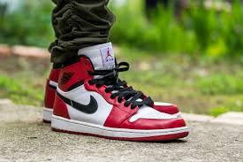 Air Jordan 1 Retro High Chicago On Feet Sneaker Review Air Jordans Sneakers Jordan 1 Retro High