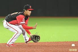 03/07 味全 vs 富邦 三局下，曾傳昇演出了五星級的守備美技，在重心不穩的狀況下成功刺殺打者. T0mpvhrl5q49em