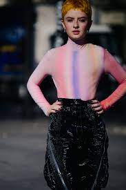 Paris Fashion Week Street Style Is All About The Accessories Paris Fashion Week Street Style Cool Street Fashion Fashion