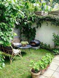 Pin By Hanna On Dvor In 2020 Country Garden Decor Outdoor Gardens Backyard Decor