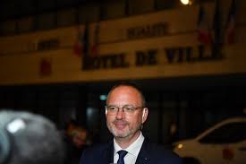 Le cumul horizontal désigne l'exercice simultané de mandats ou fonctions politiques différentes exercées à un même niveau. Yann Galut Nouveau Maire De Bourges Son Parcours Ses Engagements Bourges 18000