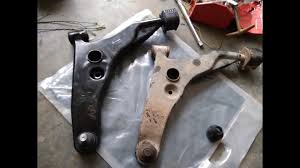 Dan jika dipacu pada kecepatan tinggi di jalanan mulus maka setir akan bergetar sedangkan tanda ball joint rusak bisa terlihat posisi ban tidak tegak lurus alias miring. Tukar Lower Arm Wira