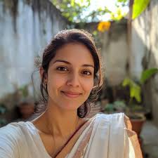 परमेश्वर अपने पवित्रस्थान से तेरी सहायता करे। वह तुझको सिय्योन से सहारा  देवे (भजन संहिता 20:2)। (© ERV-HI)