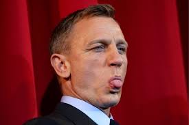 Daniel craig is an english actor well known for his portrayal of the character of james bond for several features in the official eon productions series of bond films starting in 2006. N29nowhdyh7qlm