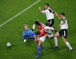 Czech Rep 2 Germany 1 In 2004 In Lisbon Milan Baros Rounds Oliver Kahn To Score On 77 Minutes In Group D At Eu Milan Baros European Championships Soccer Field