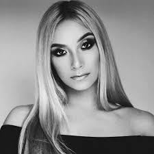 Ebony Moon's Instagram, Twitter & Facebook