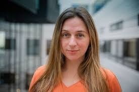 Amy Munro's Instagram, Twitter & Facebook