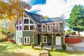 Greatschools ratings are based on a comparison of test results for all schools in the state.it is designed to be a starting point to help parents make baseline comparisons, not the. Escape Town With These Beautiful Charlotte Airbnbs Qc Exclusive