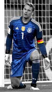 Camisa Do Bayern De Munique Azul E Vermelha The Contrast Of Colours Is So Amazing In This Pic Jogadores De Futebol Uniforme De Goleiro Goleiro