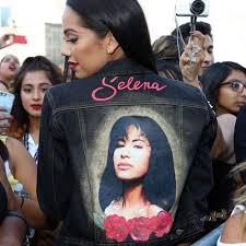 Selena quintanilla se convirtió en un icono de su época, su funeral fue un acontecimiento que marcó la vida de sus seguidores.la muerte de selena. Selena Quintanilla Como Fue El Asesinato De La Reina Del Tex Mex Hace 25 Anos A Manos De La Presidenta De Su Club De Fans Bbc News Mundo