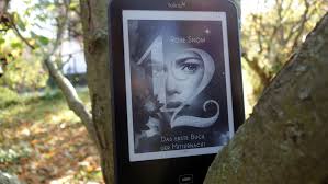 A giant lizard terrorizes a rural mid west community with a group of heroic young people led by. Nachts In Einer Anderen Welt Die Bucher Der Mitternacht Von Rose Snow Wortlicht