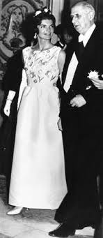 Inside queen elizabeth and jackie kennedy's complicated friendship. Michelle Queen Hug Lisa S History Room