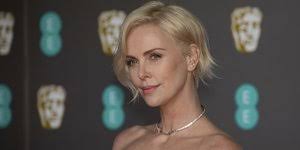 «διάβασα τα αιχμηρά αντικείμενα και μου άρεσε πο. Sarliz 8eron Apo To Iefimerida Gr