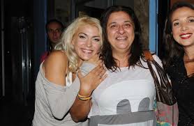 Klelia Renesh H Sygkinhtikh Kataggelia Agaphs Sthn Elisabet Kwnstantinidoy Znews