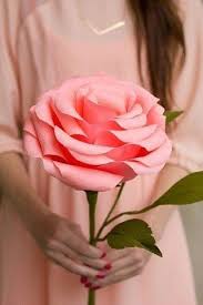 Solche Grosse Blumen Aus Papier Basteln Kann Jeder Hier Ist Die Anleitung Dafur Schauen Si Blumen Basteln Aus Papier Blumen Selber Basteln Papierrosen Basteln