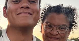 Wat Nelly haar zoon Lloyd wilde meegeven: 'Je hebt een goed stel hersenen,  gebruik ze'