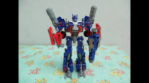 Dan sutradara dari film ini adalah michael bay, dan film ini memiliki sebuah slogan. Cara Transformasi Merubah Dari Robot Optimus Menjadi Truk Youtube