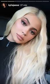 Looking Hot In Platinum Blonde Kylie Jenner Hair Color Kylie Jenner Style Kylie Jenner