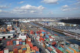 Somit ist er der am dünnsten besiedelte der 50 stadtteile düsseldorfs. Rheincargo Steigert Gutervolumen Hafensparte Mit Einbussen Binnenschifffahrt Online