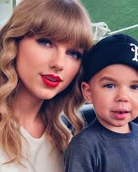 Taylor Swift Travis Kelce's