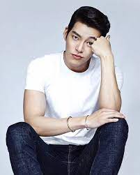 On july 23rd, the actor's agency am entertainment posted a short video of him getting off work on its official instagram account. Pin Auf Kim Woo Bin