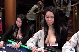 Poker player's X-rated trick exposed: she shows her nipples to distract her  rivals | Marca