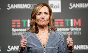 Giornalista e conduttrice televisiva e radiofonica. Palombelli La Giornalista Che Non Si Ferma Mai
