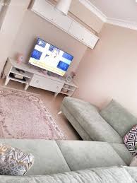 Hali Kose Koltuk Oturma Odasi Tv Unitesi Yesil Ciftimizin Dekor Small Bathroom Enerjik Evleri In 2020 Corner Sofa Corner Sofa Living Room Small Bathroom Decor