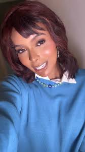 “Tá tocando belchior no rádio…”📻 , Ouça “Amor à luz do dia” . Link na bio  , #mpb #reels #ella #belchior