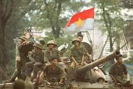 Soldiers of the North Vietnamese army riding in to Saigon on a T-54 tank, "The fall of Saigon" 1975 [612 x 410] : r/HistoryPorn