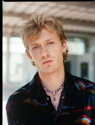 Freddie Dennis's Instagram, Twitter & Facebook