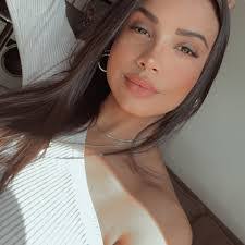 Taryn Alexander's Instagram, Twitter & Facebook